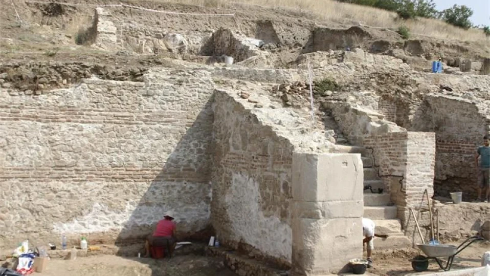 За пръв път откриха цяла статуя в Хераклея Синтика (СНИМКА)