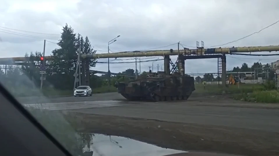 Неизвестен прототип на тежък бронетранспортьор шашна шофьори в Русия (ВИДЕО)