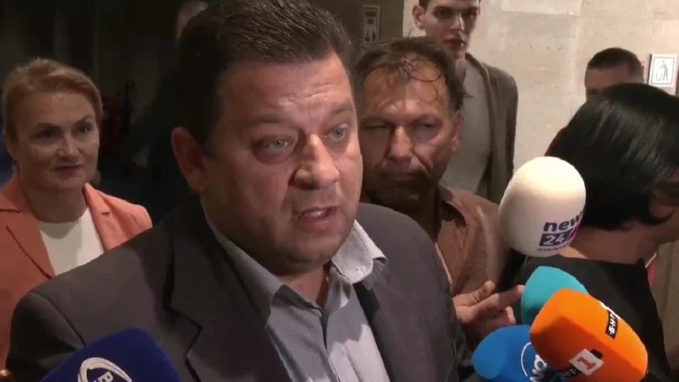 "Величие" се разпадна: Шестима депутати напуснаха парламентарната група
