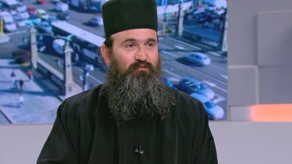 Архимандрит Никанор: Патриарх Даниил ми подаде ръка