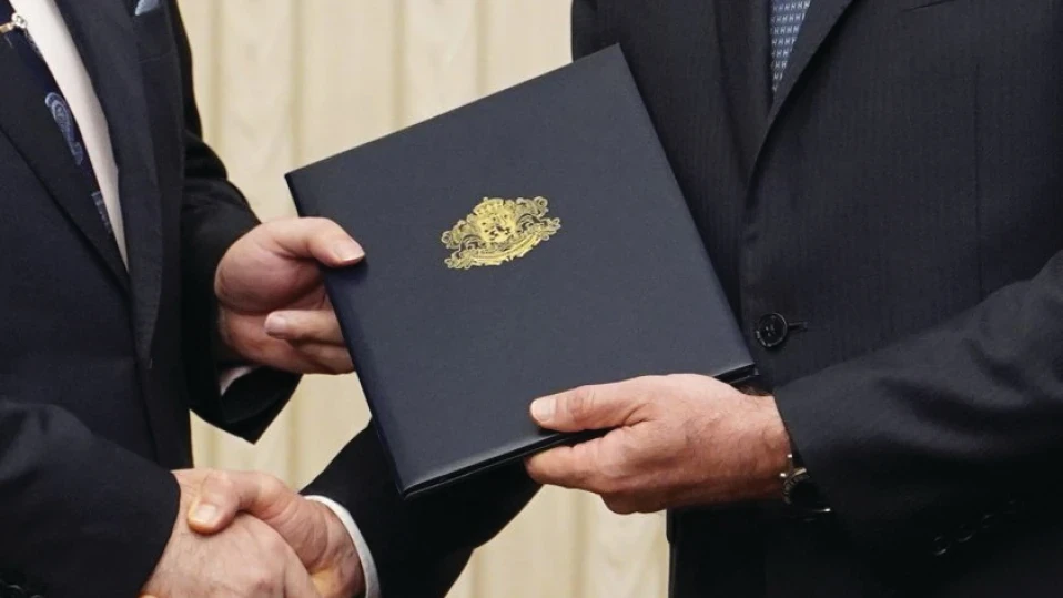 Партиите не се отказват от битката за редовно правителство