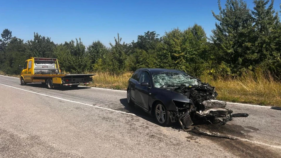 Двама убити при катастрофа с младеж без книжка (обзор)