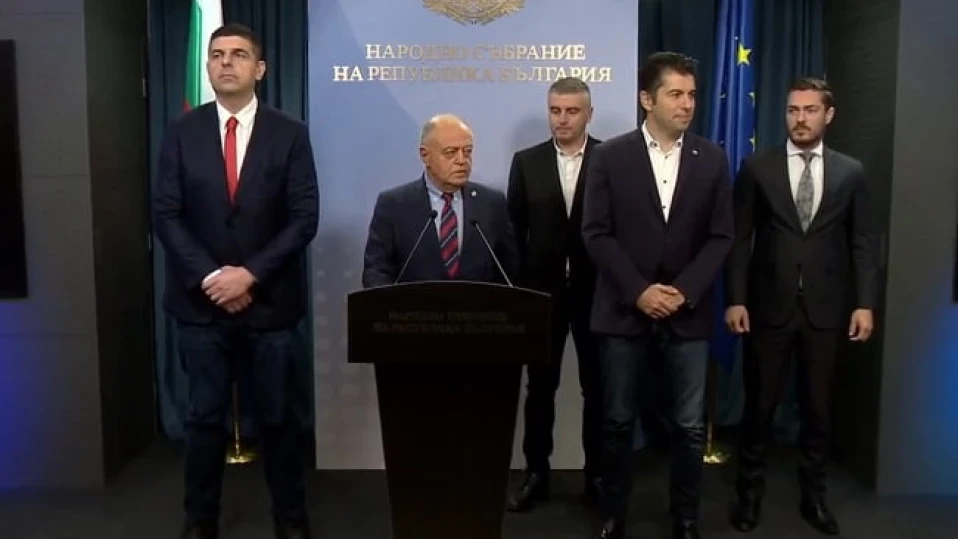 ПП и ДБ в спор искат ли или не папката от Радев