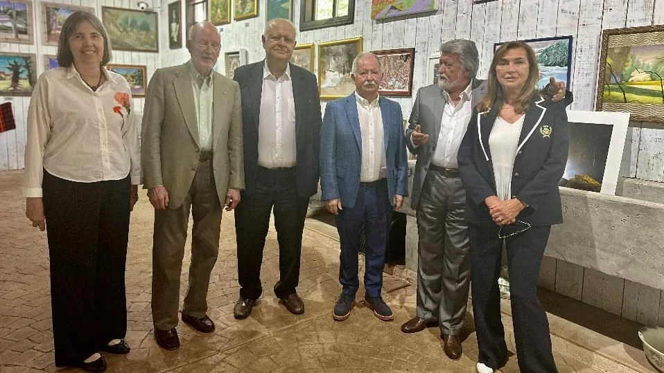 Вежди Рашидов зарадва Симеон Сакскобургготски с историческа фотография и ценен акварел