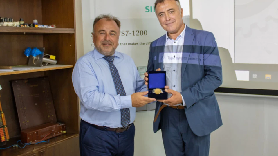 Siemens дари лицензиран софтуер на Техническия университет във Варна