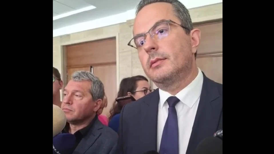 „Възраждане“ и „Има такъв народ“ ще внесат предложение за референдум за запазване на българския лев