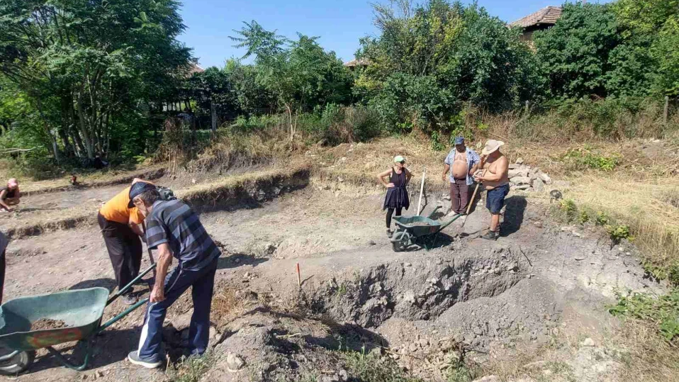 Стартираха археологически разкопки в античната крепост Каста Мартис