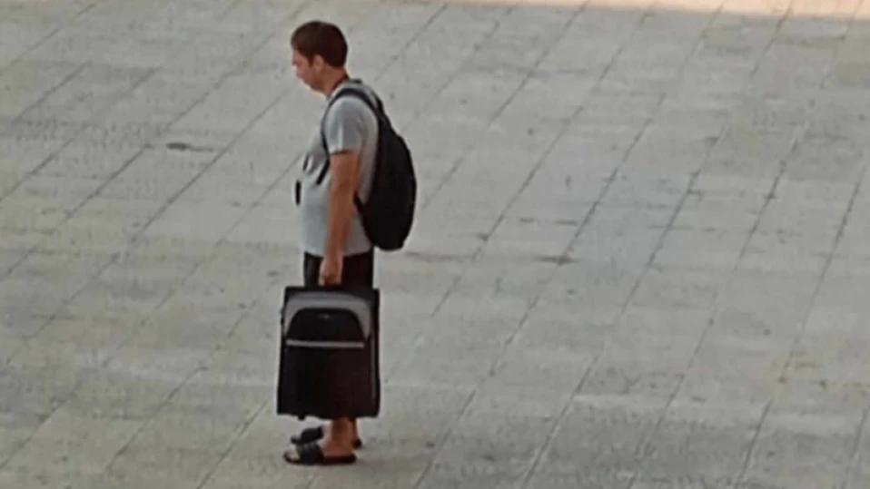 Турист остана неподвижен три часа в центъра на Ламия (ВИДЕО)