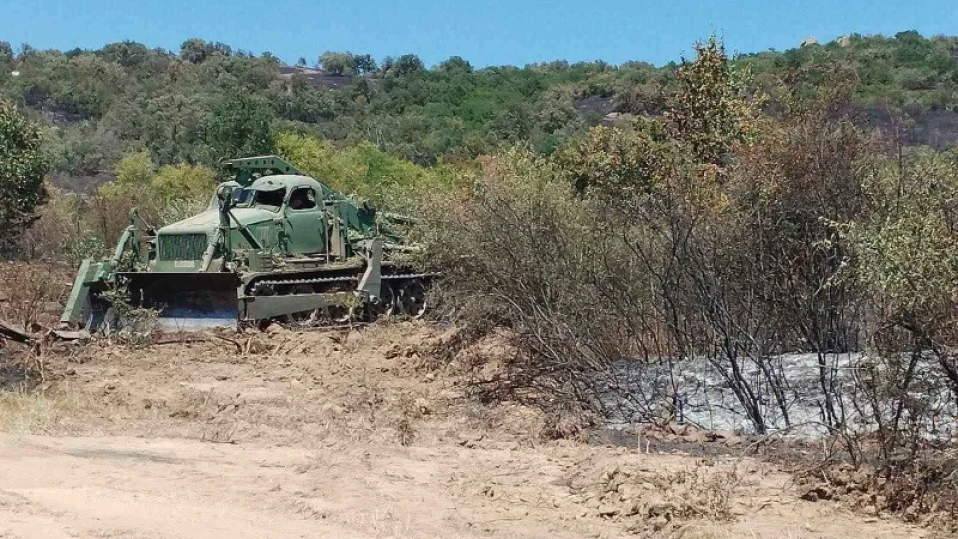 Военни гасят пожара в Стара Загора (ВИДЕО)