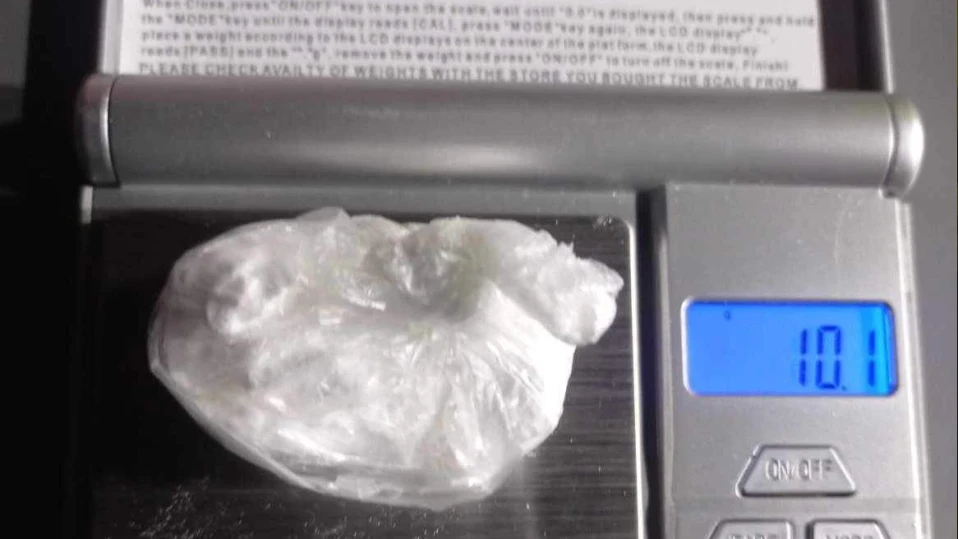 Задържаха четирима след открита дрога в кола