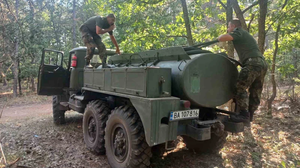 Над 80 групи на Сухопътни войски се борят с пожари в цялата страна