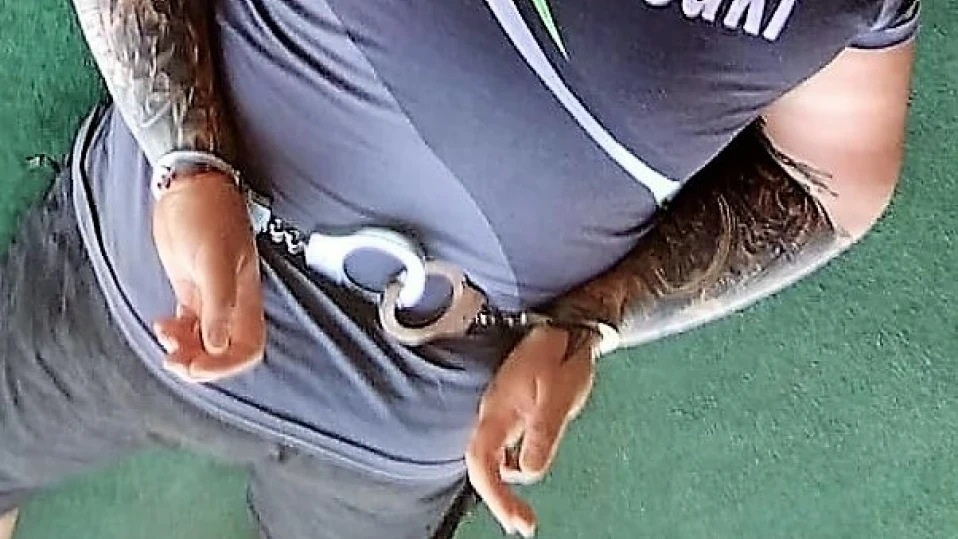 Майстори на оръжия търгували с бандити