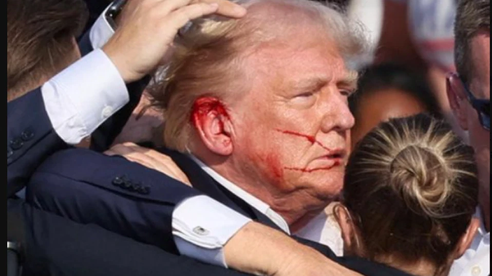 Двусантиметрова рана оставил куршумът, пронизал ухото на Тръмп