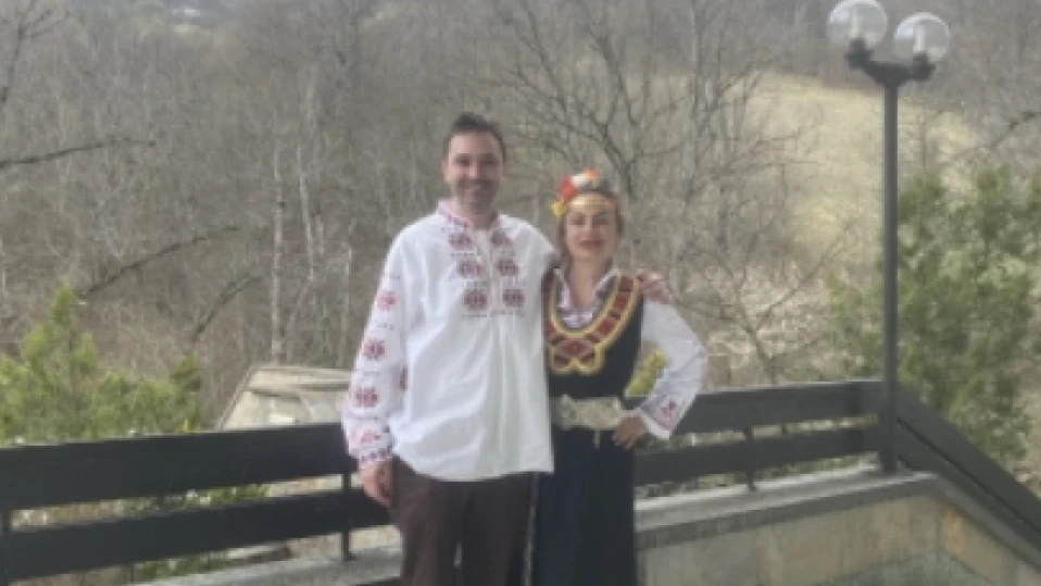 Младоженци се отказаха от цветя, събраха пари и ги дариха на доброволците в борбата с пожарите