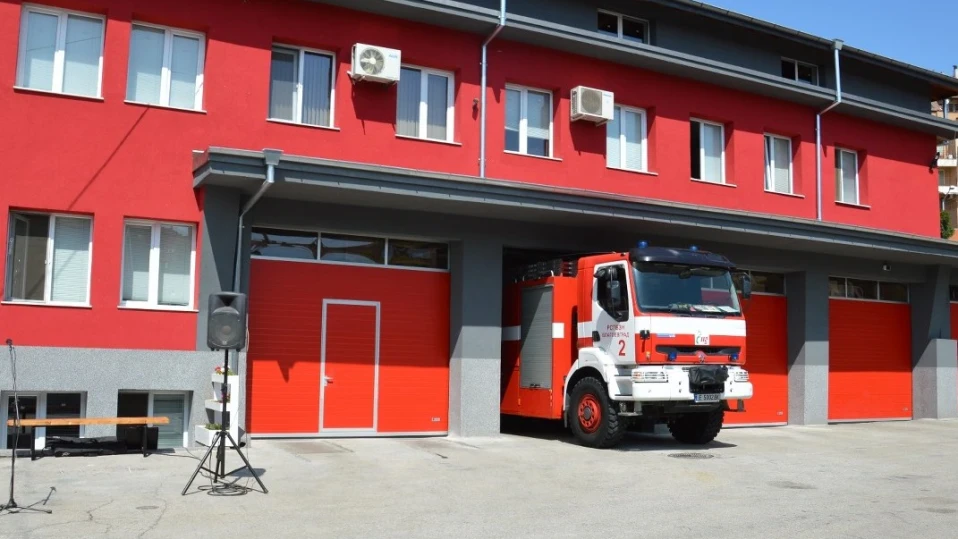 Синдикат „Огнеборец”: Гаражите са пълни с техника, нямаме хора и екипировка