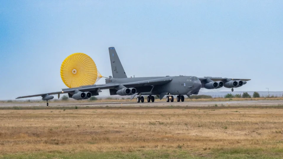 САЩ разположиха бомбардировачи в Румъния (обзор)