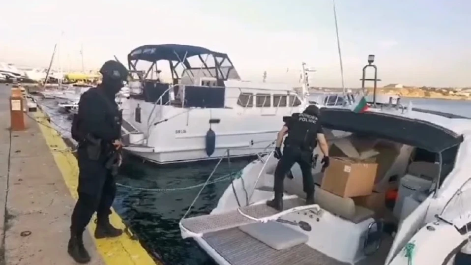Мъжете от яхтата, пълна с наркотици край Царево, остават в ареста