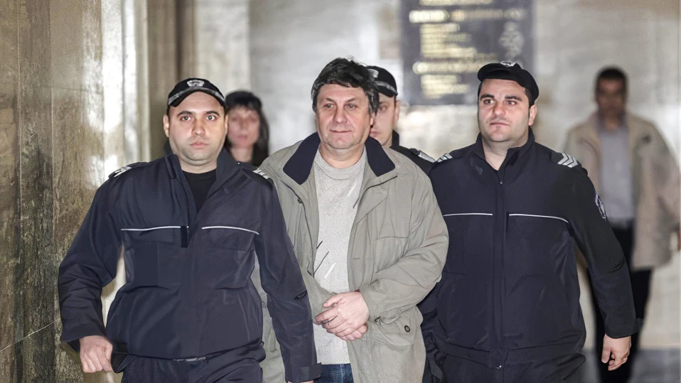Пазач застреля момче, дошло да „бере“ желязо