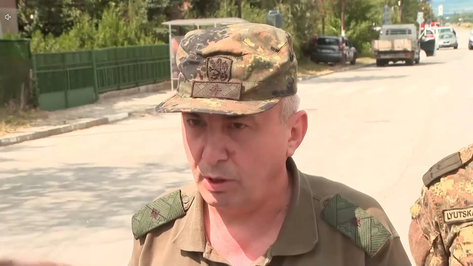 Не е целесъобразно пожарът край Елин Пелин да се гаси с вертолети, каза ген. Станимир Йорданов