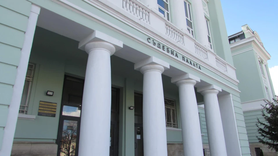 Затвор за ученик, ограбвал деца