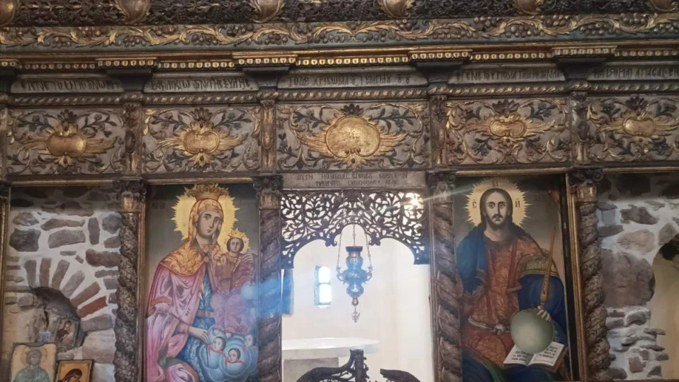 Две уникални икони са пренесени на "Св. Анастасия"