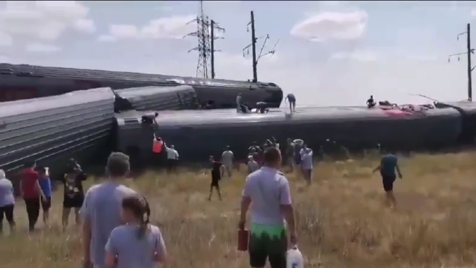 Над 100 ранени при влакова катастрофа в Русия (ВИДЕО)