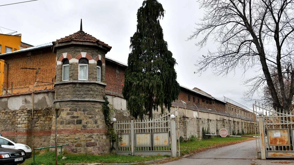 Осъден опита да избяга от Софийския затвор, но падна в двора