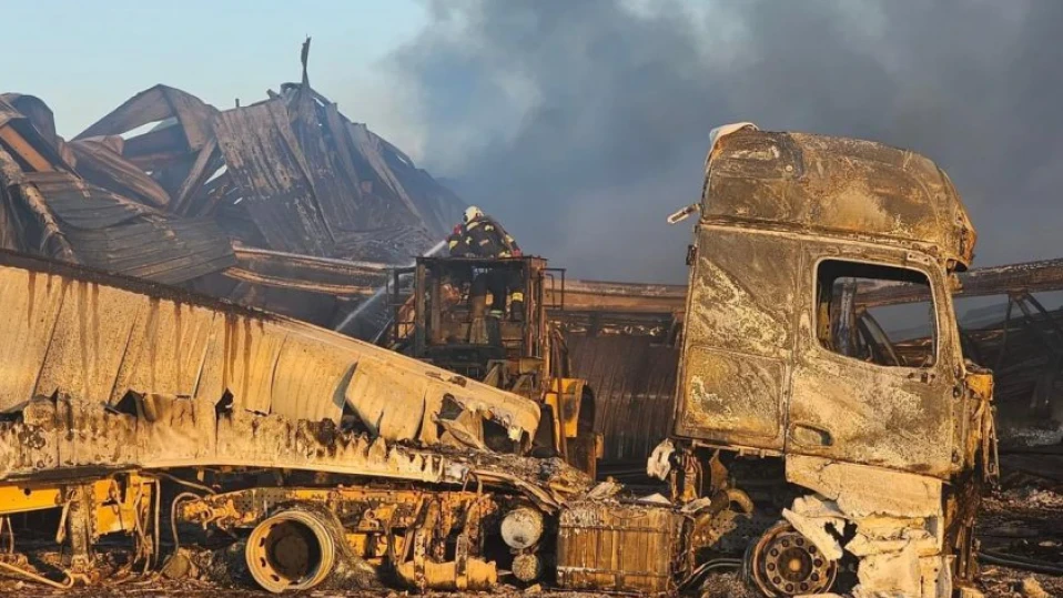 Потушиха пожара в Царацово, двама пожарникари са пострадали
