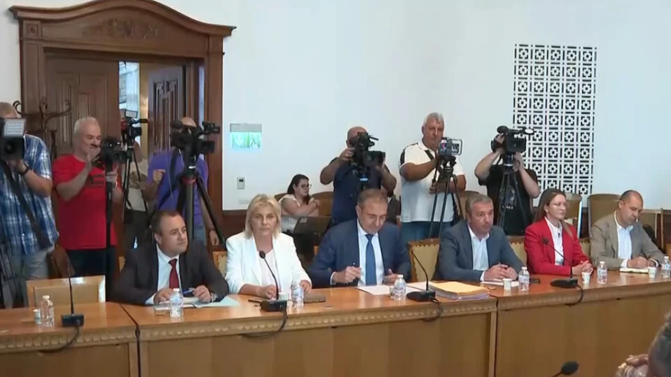 Представители на БСП отидоха на разговори с ИТН
