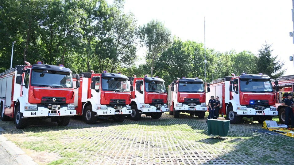 С шест нови автомобила за пожарогасене разполага ГД "Пожарна безопасност" (СНИМКИ)