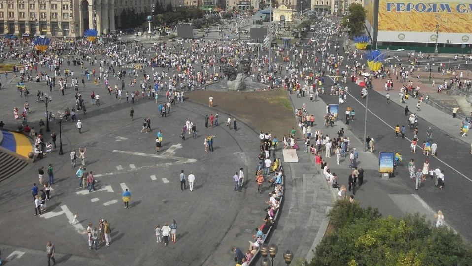 Болшинството украинци искат преговори с Русия, но без териториални отстъпки, според проучване