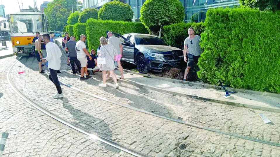 Шофьорът, ранил децата си, карал надрусан с кокаин (Обзор)