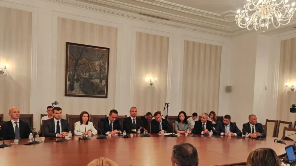 Костадинов: Няма как да подкрепим кабинет с ГЕРБ и ДПС, независимо дали със или без Пеевски