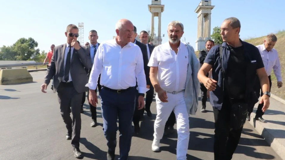 Ремонтът на Дунав мост върви много добре, каза служебният премиер