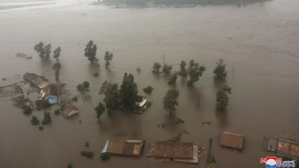 Сеул предложи на Северна Корея да помогне за справяне с наводненията
