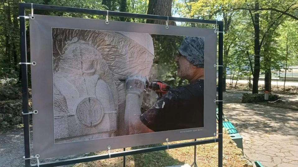Скулптори и фотографи с обща изложба