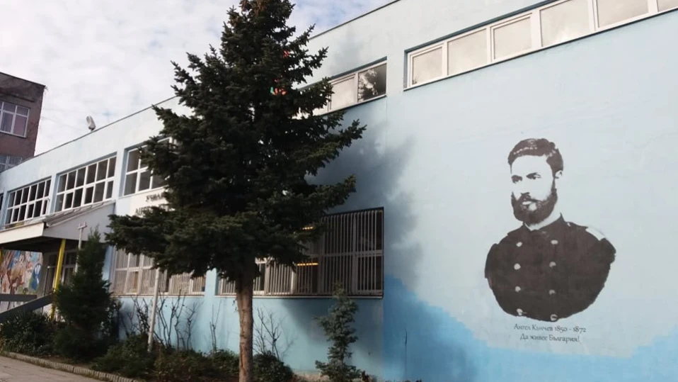 Летни ремонти текат в 11 училища и 20 детски градини във Варна