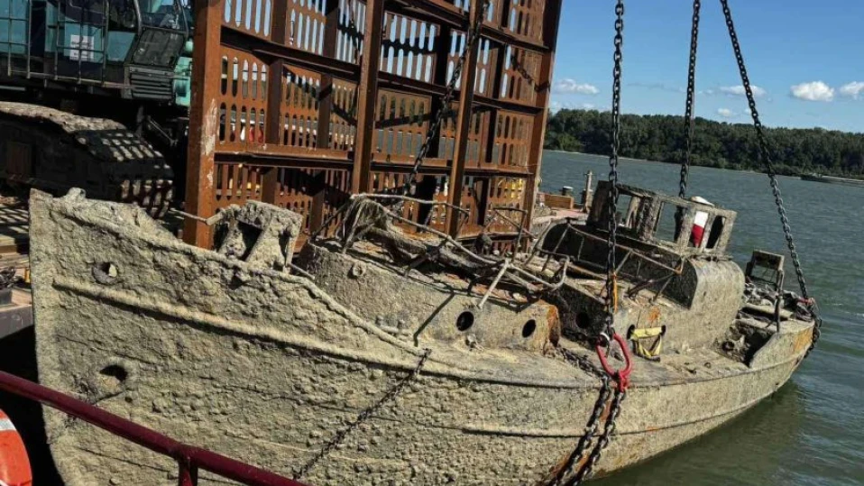 Сърбия извади от Дунав кораб, потопен от нацистка Германия през 1944 г. (СНИМКИ)