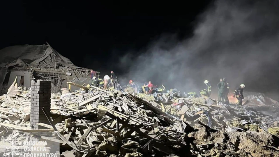 4-годишно дете и баща му загинаха при руска атака край Киев, украинска ракета рани 13 в Курск