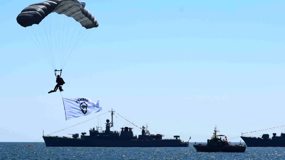 В чест на 145 г. от създаването на ВМС: Морски „тюлени“ със зрелищна демонстрация на варненския плаж 