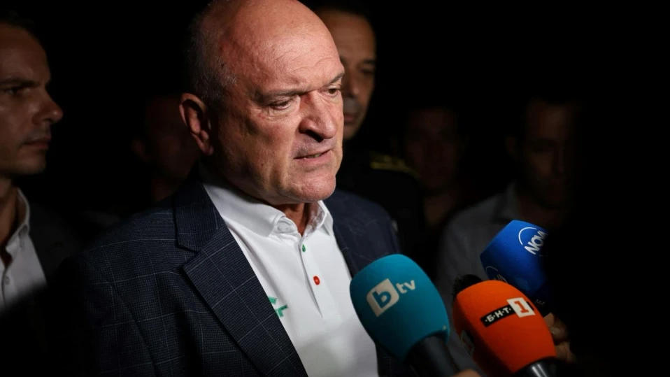 Премиерът Главчев: Пожарът край Брезово е ограничен