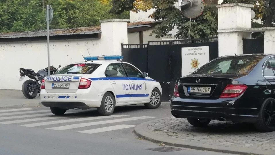 Убитият полицай бил с детето, защото нямало кой да го гледа