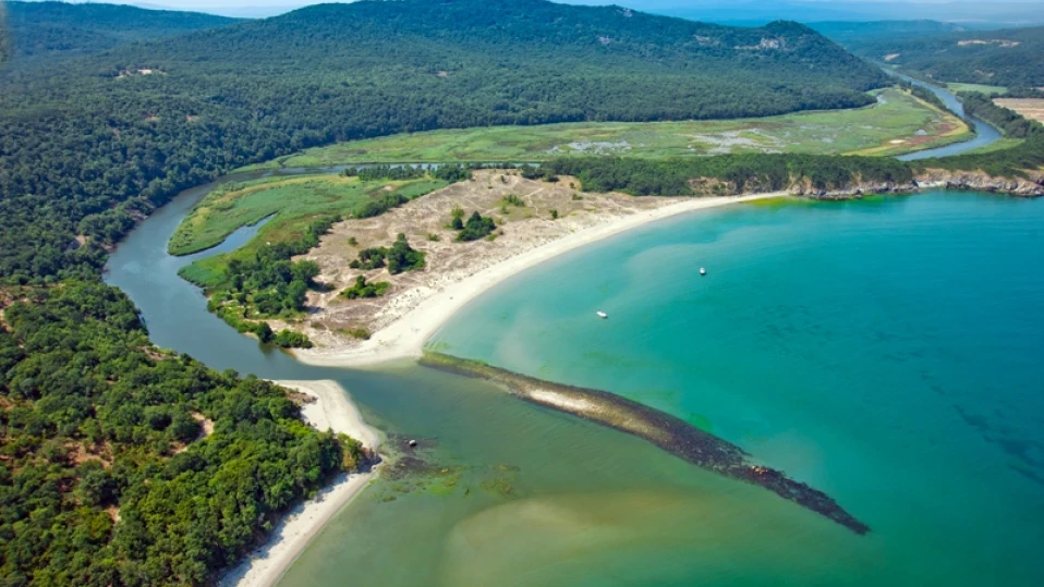 Рибар се удави при устието на река Ропотамо