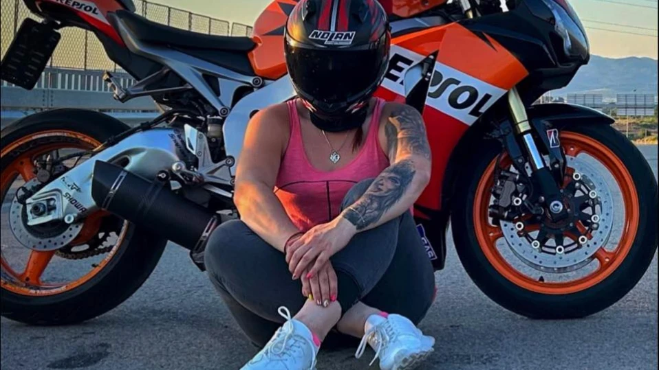 Пострадалата на "Ломско шосе" мотористка се нуждае от кръв, настанена е в "Пирогов"