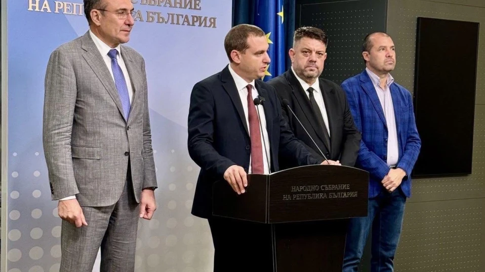 БСП зове Радев да не се поддава на натиск за закона за третия пол в училищата