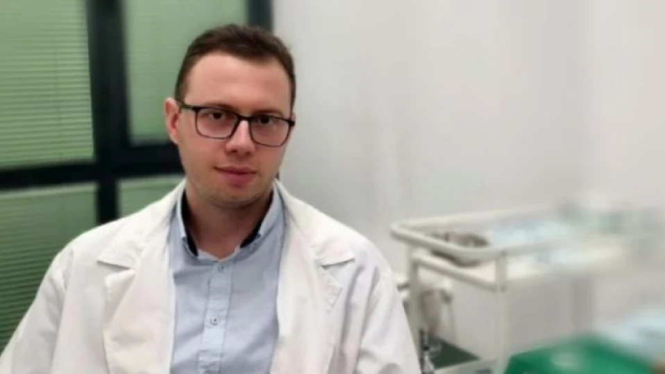 При кървене от носа стиснете над ноздрите