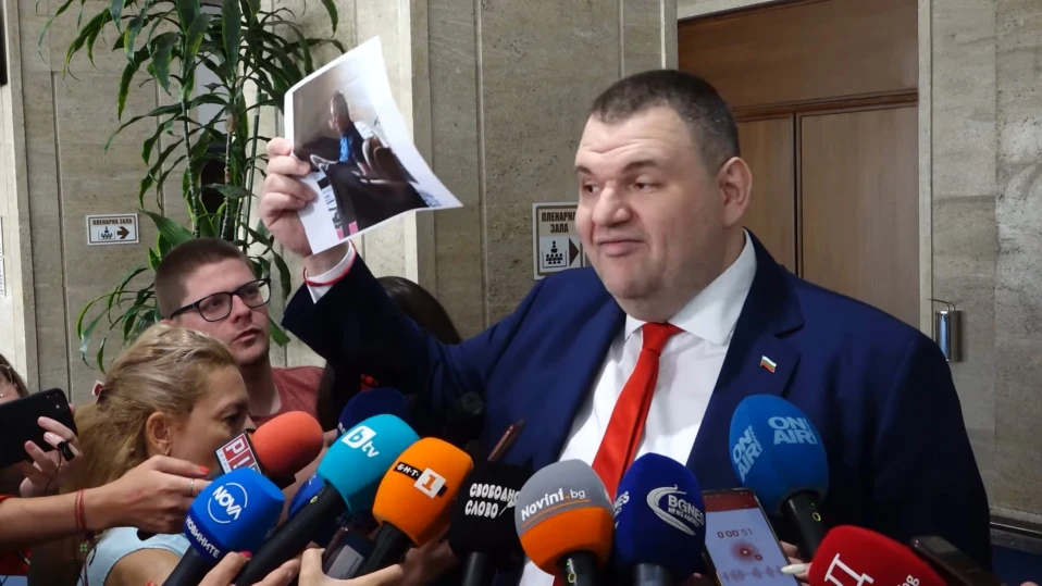 Пеевски заговори за президентски натиск върху Кожарева