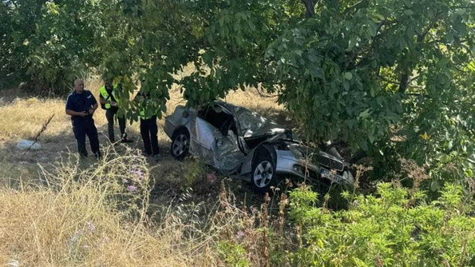 Кола, натъпкана с мигранти катастрофира на магистрала "Тракия", шофьорът избяга