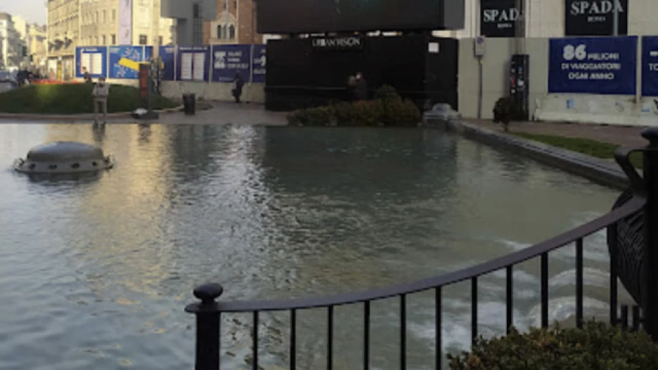 Българин се изкъпа в известен фонтан в Милано, оказа се издирван престъпник