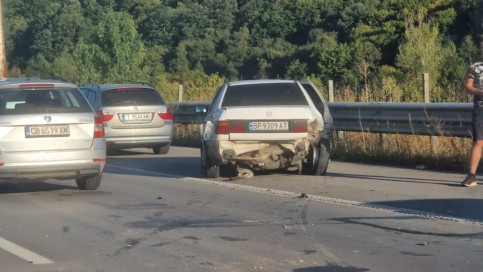 Жена пострада при верижна катастрофа на "Хемус"